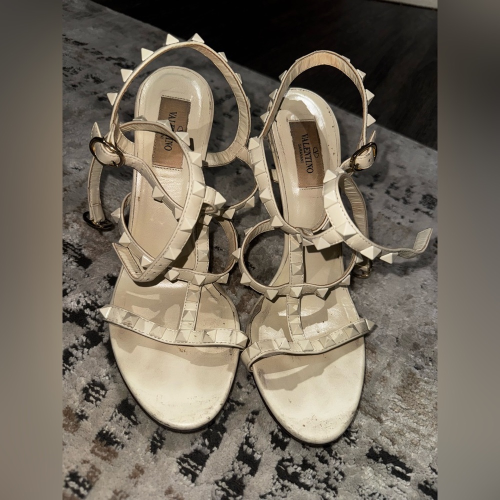 White Valentino rock stud open toe size 38